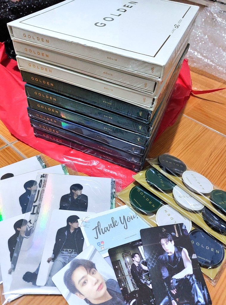 jinggukkx's tweet photo. our golden albums already came home!!! sooooo prettyyyy 🥹 thank you so much @soju_ph !!! 🫶🏻✨️

#SOJU_Feedback https://t.co/5kVBeqB8ff