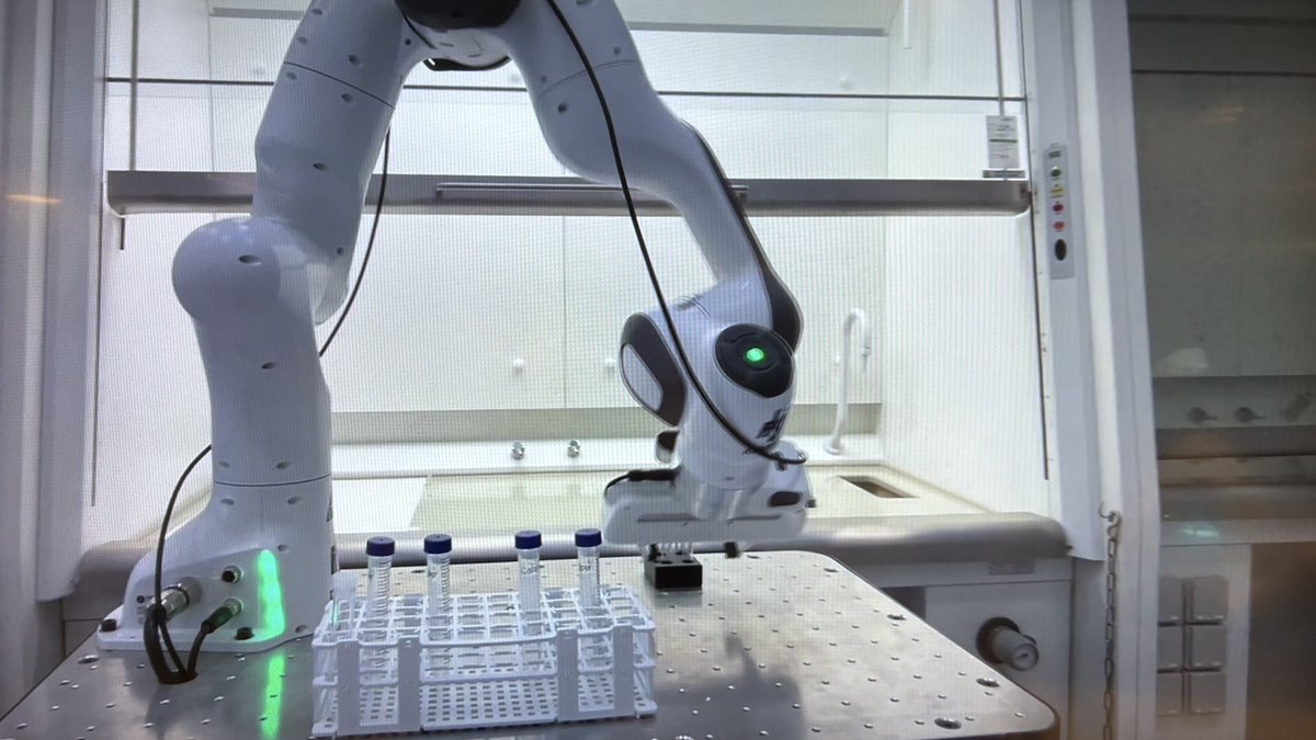 SimonBogh's tweet photo. It was a pleasure hosting #TeamCAPeX and showing our robotics lab to the partners, where we design autonomous robots for material acceleration platforms 🤖🦾 What an amazing team! 🚀 @TVegge @fredeblaabjerg @MateiuRamona #CAPeX #AAU @aalborg_uni #CAPeXCap https://t.co/xl8YITFsUD