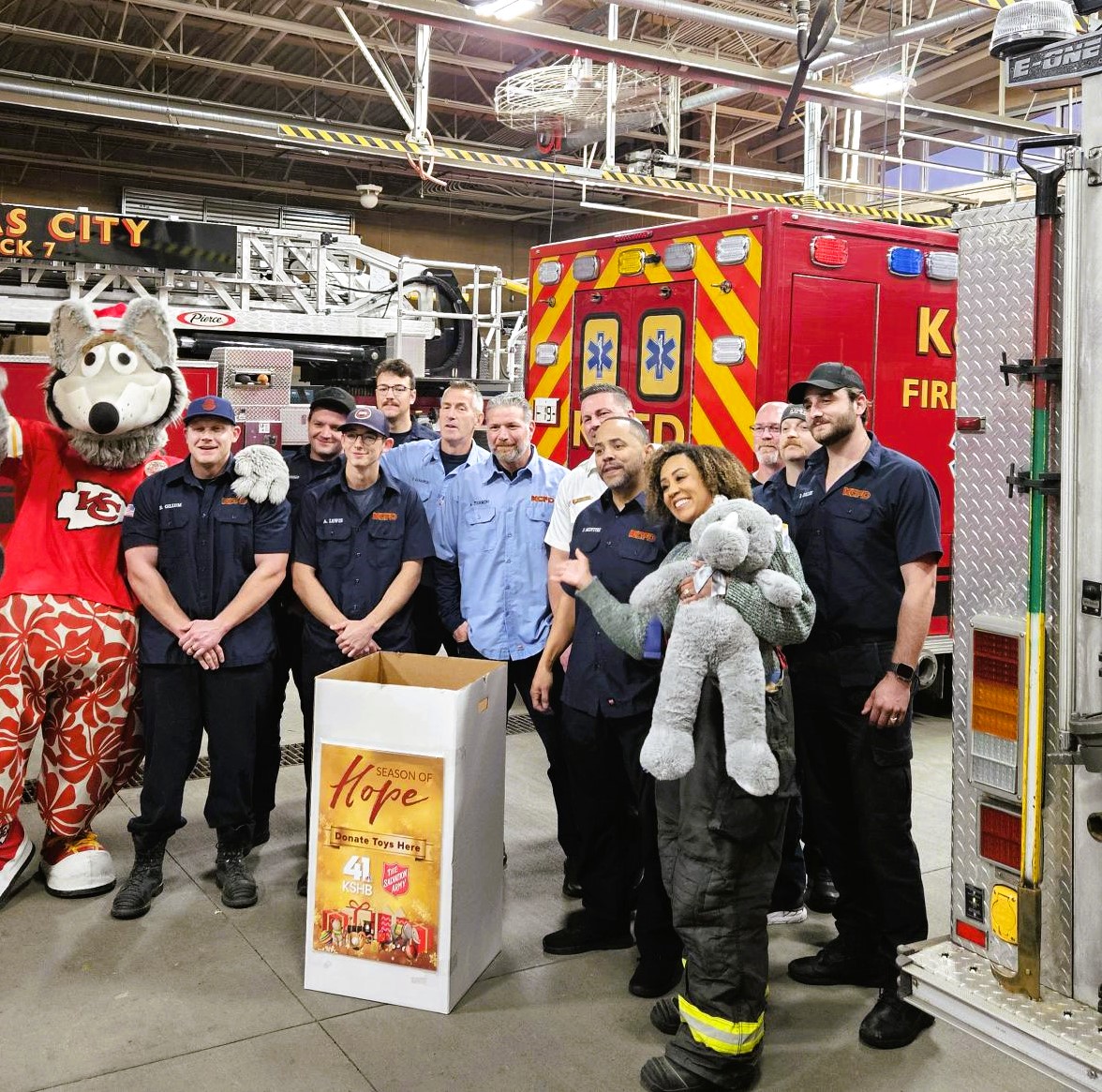 KCMOFireDept's tweet photo. Let's make Christmas great for the kids in our community. KCFD is partnering with KSHB 41 and Season of Hope again this year. Swing by a fire station and drop off a new, unwrapped toy. Spread the love KC. #KSHB41 @KCMOFireDept #seasonofhope https://t.co/VdT7GL4p1E