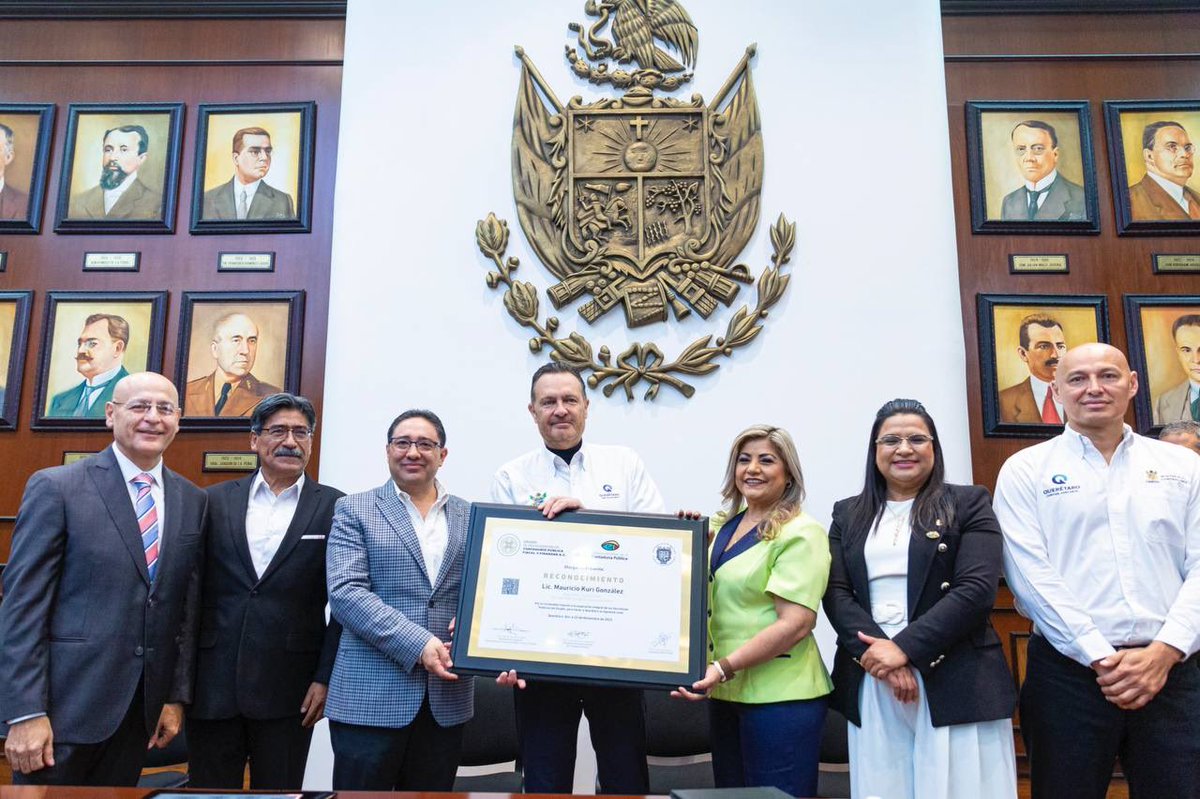 makugo's tweet photo. Enhorabuena a los 39 servidores públicos de la Secretaría de Contraloría que hoy recibieron su certificado de acreditación del diplomado en "Auditoría y Contabilidad Gubernamental". 💪 ¡Sigan reforzando sus conocimientos y competencias en el desempeño de sus funciones!

#CONTIGO, seguiremos siendo un gobierno líder nacional en transparencia.