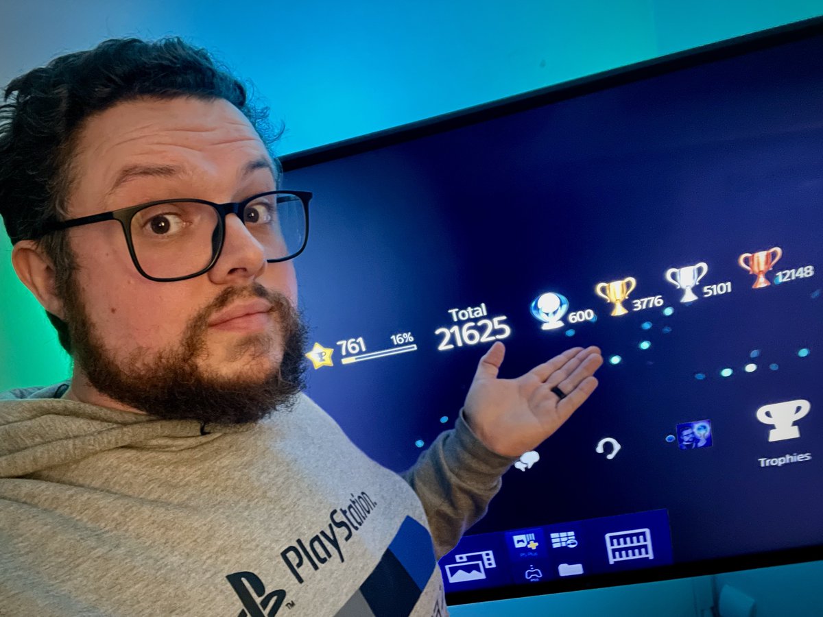 D A Z E E L tweet media