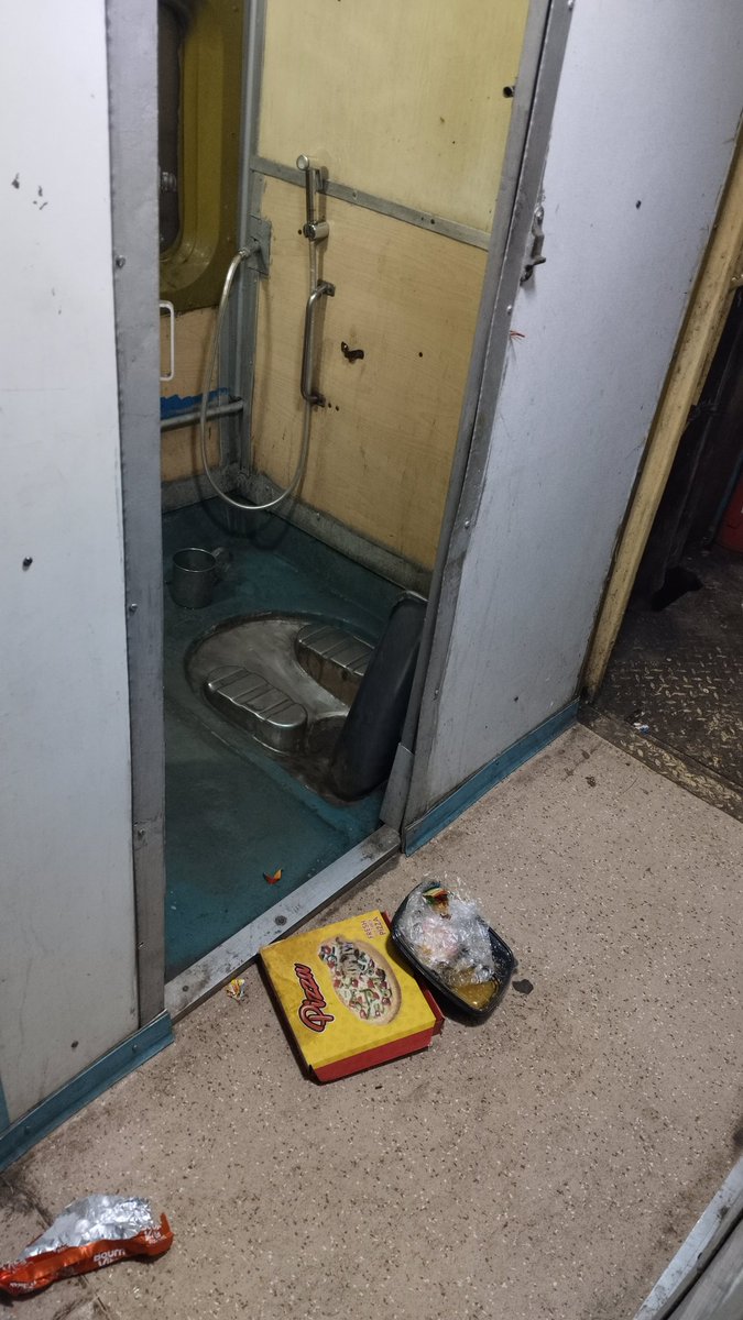 planet_fin's tweet photo. We have just  board in train no 05680 Coach No B1 Seat No 9, 10,11,12 Train came 8 hours late. When it came it is been very bad condition where No Water, No Cleaning, No Blanckets. This is the position of AC Bogi.
@RailMinIndia
@IRCTCofficial @AshwiniVaishnaw @narendramodi https://t.co/rlmhqZpmUv