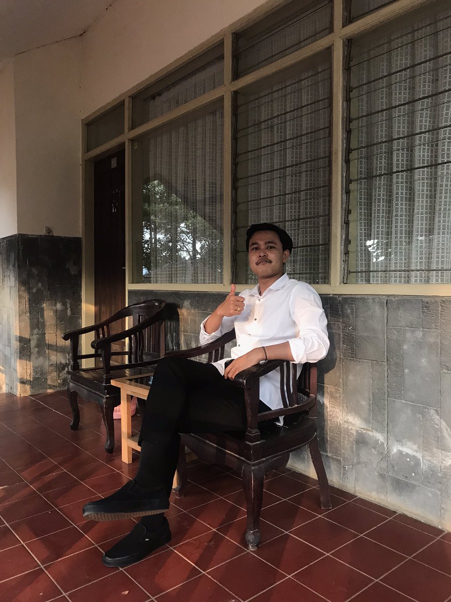 ternalsadness's tweet photo. @Saproollll @Candraan__ Wes bisa pijet sendiri prol, soale uange ada banyak. https://t.co/9GiTV1pxjt