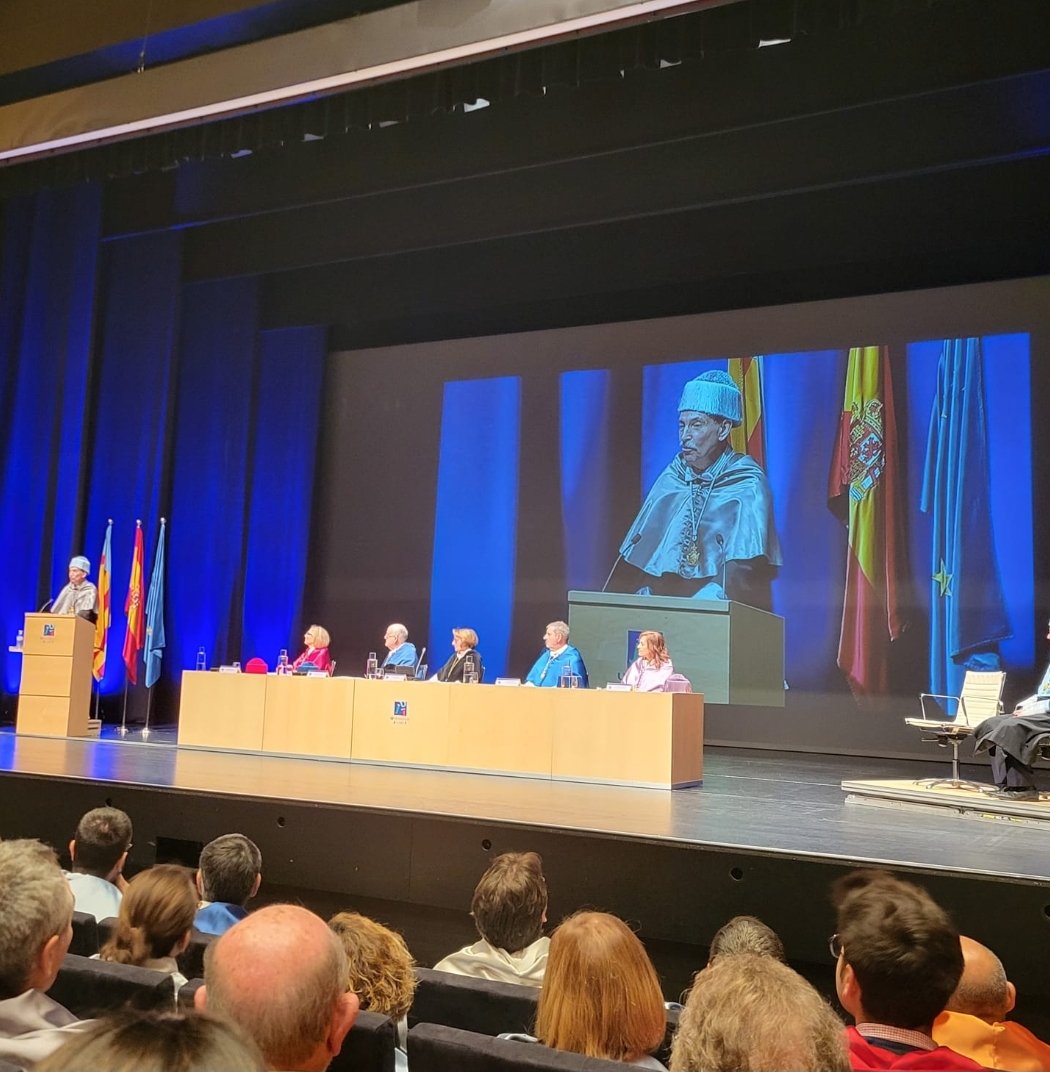 EsPeR (@24estrellamar) on Twitter photo "Hoy en día la noticia crea la realidad y no al revés" paraules del professor Santos Zunzunegui, investit doctor honoris causa per la <a href="/UJIuniversitat/">Universitat Jaume I</a> discurs magistral del catedràtic emèrit de Comunicació Audiovisual i Publicitat de la Universitat del País Basc. "Hoy en día la noticia crea la realidad y no al revés" paraules del professor Santos Zunzunegui, investit doctor honoris causa per la <a href="/UJIuniversitat/">Universitat Jaume I</a> discurs magistral del catedràtic emèrit de Comunicació Audiovisual i Publicitat de la Universitat del País Basc.