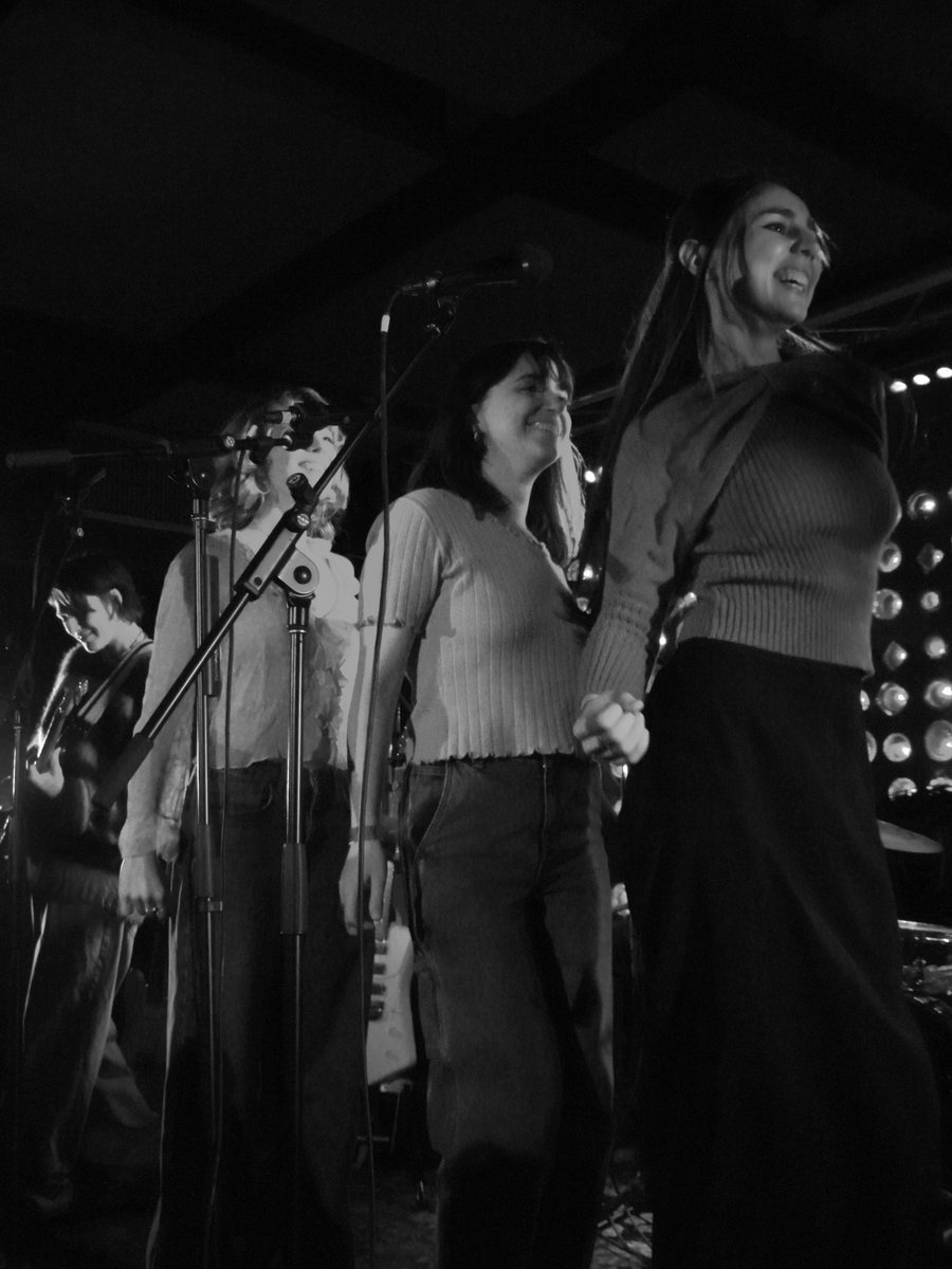 AvKv85's tweet photo. So much joy last night at @BabysAllRight! I’m not sure I’ve ever seen an opener with as much love and support in the room as Peach Fuzz. Such a fun set, and they sounded great! More photos on my IG (avkv85). #peachfuzz #samia #raffaella #ryann #charlybliss https://t.co/VOvKGlqPEf