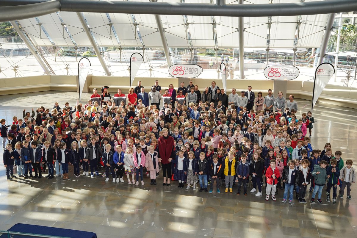 monaco__info's tweet image. Prévention plutôt qu&apos;intervention !

334 enfants de la Principauté, en classe de CP, ont participé à une matinée de sensibilisation à la noyade en présence de S.A.S. la Princesse Charlène de Monaco, au @Grimaldi_Forum.

@GvtMonaco