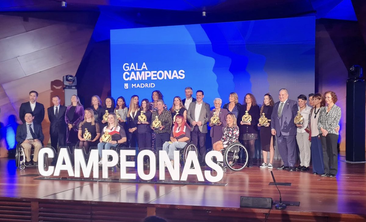 🟡⚫️🏆 | GALA CAMPEONAS 2023

Es un honor y una gran alegría para nosotros recibir el Premio a la Experiencia Local Emergente durante la Gala de Mujeres Deportistas Campeonas 2023 del Ayuntamiento de Madrid <a href="/MADRID/">Ayuntamiento Madrid</a> <a href="/RFFM_oficial/">RFFM</a> 

¡MUCHAS GRACIAS! 🤩

#VamosChamar || #CHV1995🟡⚫️