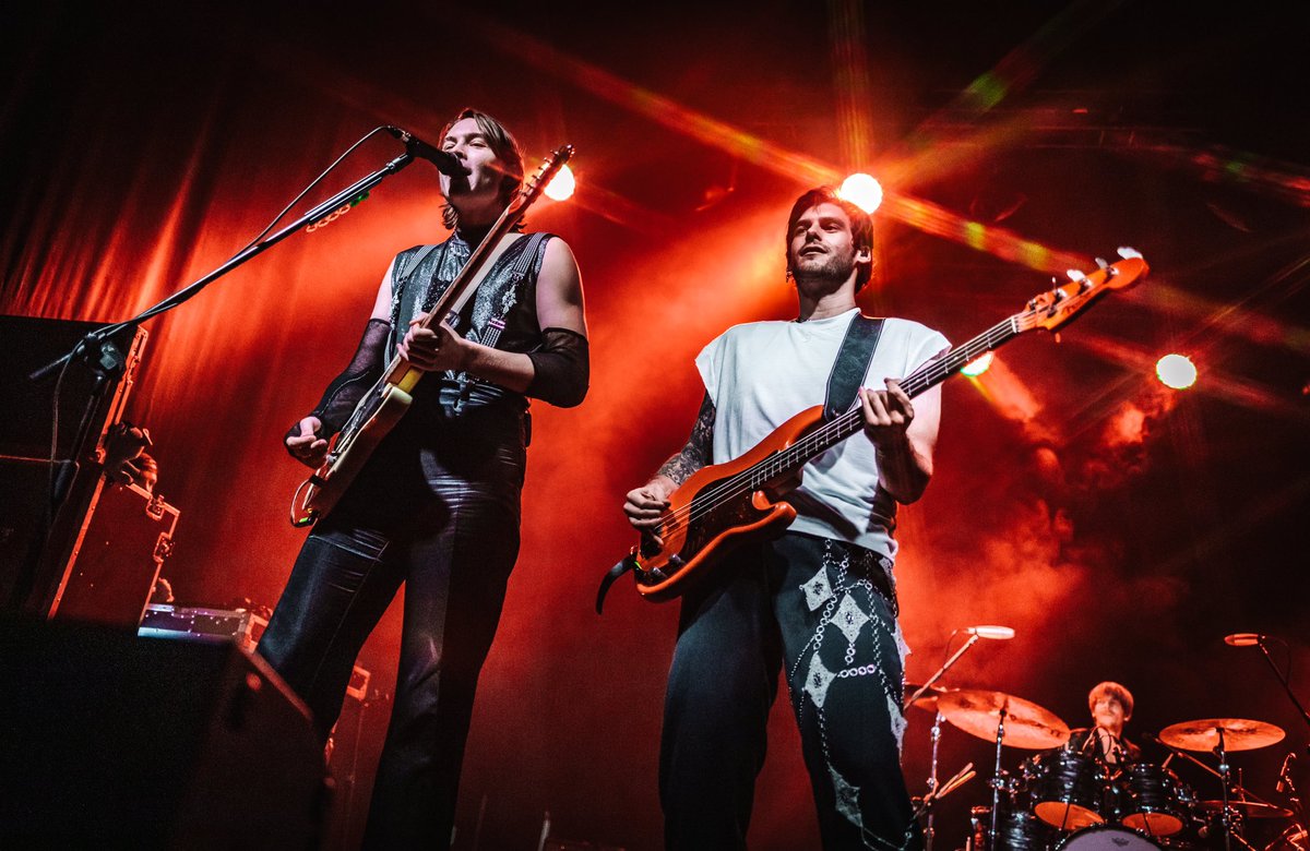 mxzpartyprogram's tweet image. JOKER OUT 🌞🃏 @JokerOutBand
19.11.2023 @ A2 — Wroclaw, Poland 

(a thread) ❤️‍🔥