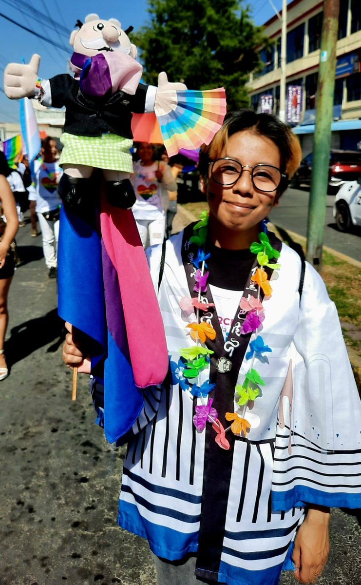 FueraCloset_AC's tweet photo. Acudimos a la Segunda Marcha por la Diversidad de #Chalco, donde exigimos #JusticiaParaOciel y #JusticiaParaDorian. En todo el país que retumben los gritos para recordar que #CrimenPasionalMentiraNacional. 🏳️‍⚧️🏳️‍🌈✊ (1) https://t.co/RZ668azHMx
