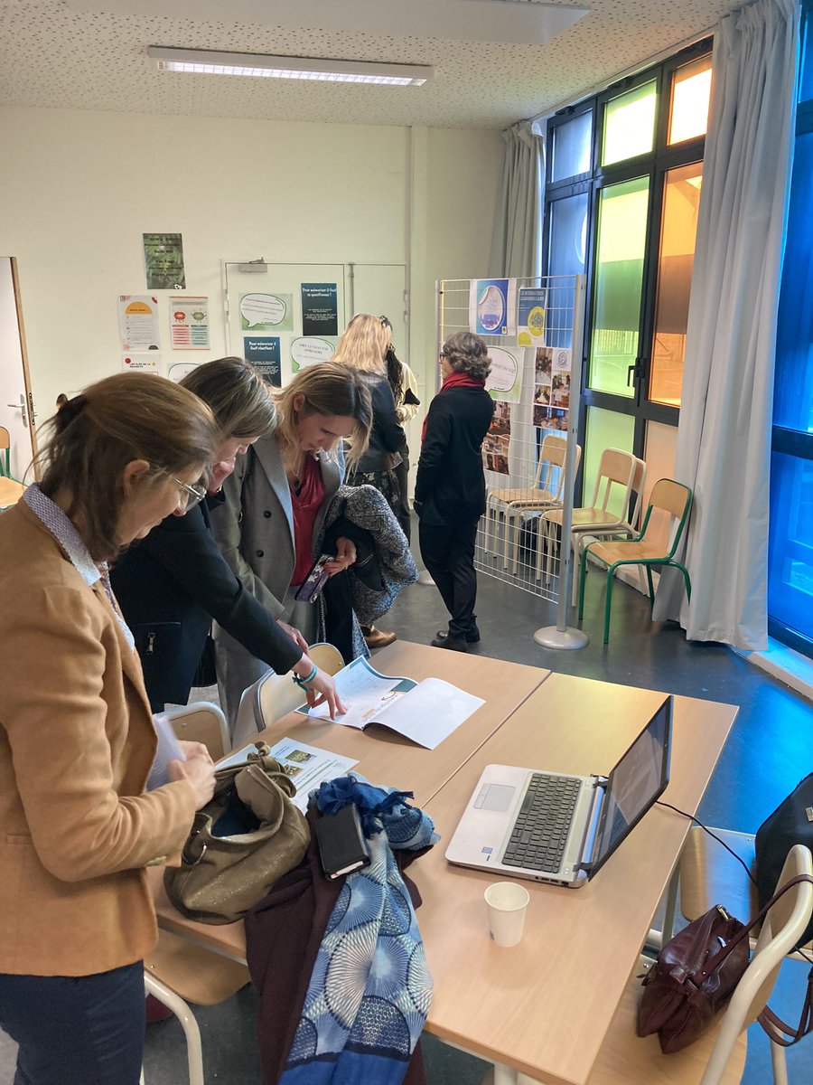 kenrz21's tweet photo. Forum CNR 78 « notre école faisons-là ensemble » à l’internat d’excellence en présence des chefs d’établissement, IEN, directeurs, élus, à la rencontre des porteurs de projet des Yvelines: énergie et partage! Merci à tous @lair_sandrine @AlbericiLouis @acversailles https://t.co/XrcrvlfJbW