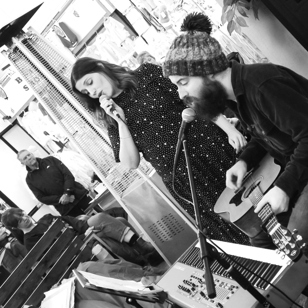 A shot from our matinee at @ponty_market for the @MuniPontypridd the week before last, courtesy of diagonal cameraman Gerhard Kress. We'll be back in the spring for more #MusicInTheMarket with @awen_wales!