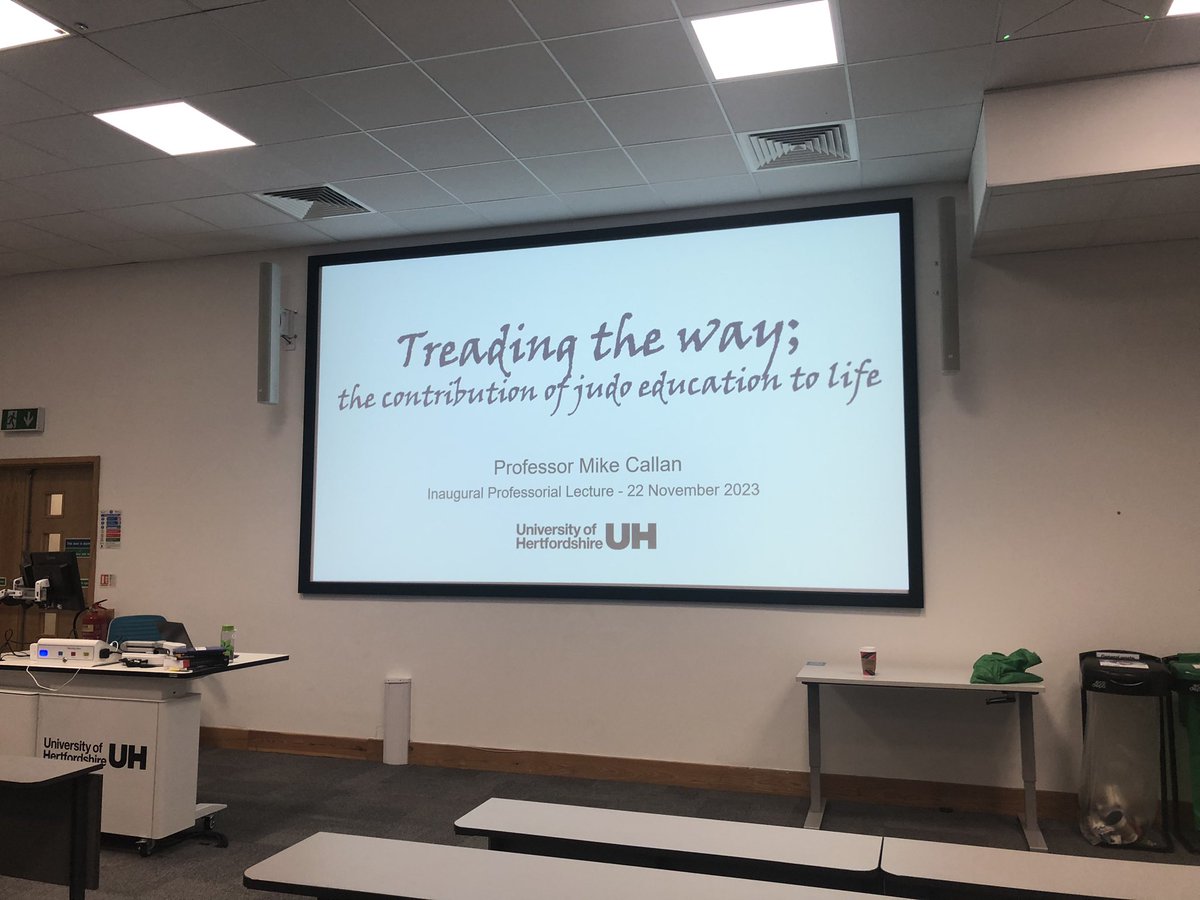 At the University of Hertfordshire to listen to “Treading the Way” the inaugural professorial lecture from Professor Mike Callan.