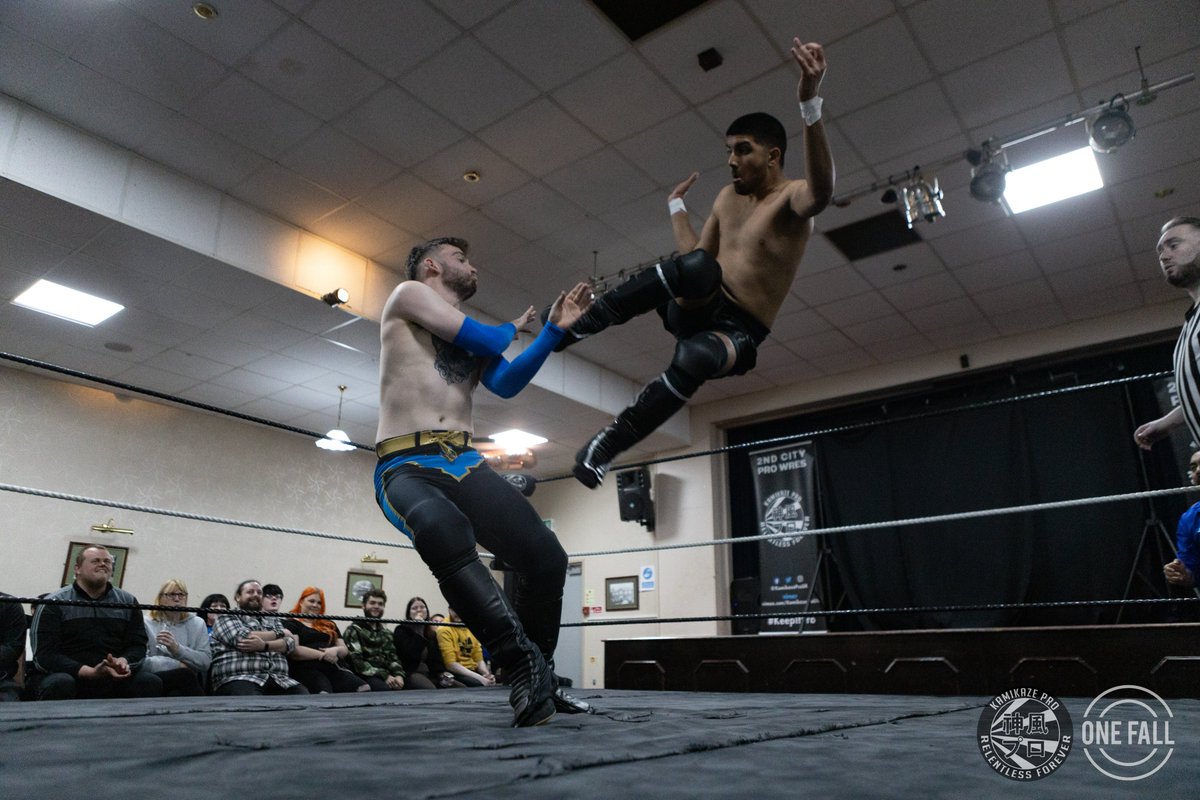 KamikazeProUK's tweet photo. #KPLive39 Match One

@NateReillyPW vs @ronnie_g_pw 

#KeepItPro #RelentlessForever #2ndCityProWres 

📸 @_one_fall https://t.co/TUymnbpLKf