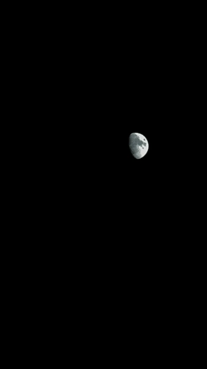 non smetterò mai di fotografarti 🌔