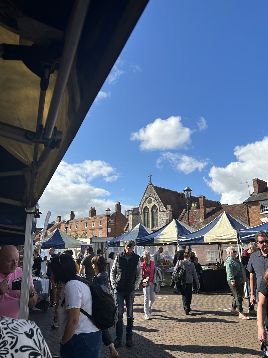 🌟 Happy Weekend, Stratford! 🛍️ Today is Rother Street Market Day – the perfect opportunity to support small businesses, discover hidden treasures, find unique Christmas gifts, and stock up on your fresh produce. 🎁🍇 #RotherStreetMarket #SupportLocal #WeekendVibes