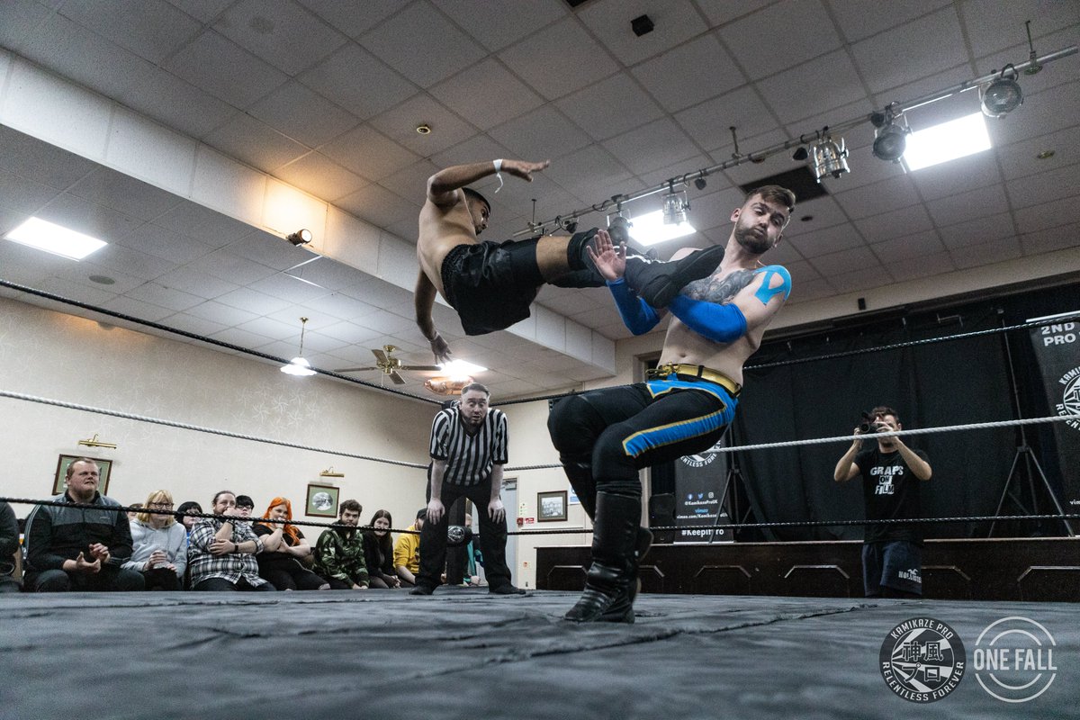 KamikazeProUK's tweet photo. #KPLive39 Match One

@NateReillyPW vs @ronnie_g_pw

#KeepItPro #RelentlessForever #2ndCityProWres

📸 @_one_fall https://t.co/i8BfguBwnt