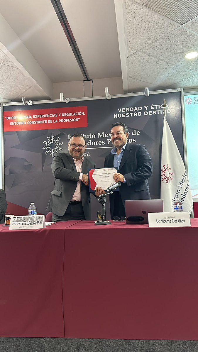 vrios69's tweet photo. Agradezco a mi amigo contador y presidente del @IMCPSONORA @AvelinoCastro6  su invitación a compartir con ese prestigiado foro, nuestra visión del IMPACTO DE LA REFORMA LABORAL EN LAS EMPRESAS. https://t.co/aXj9FHVCdA