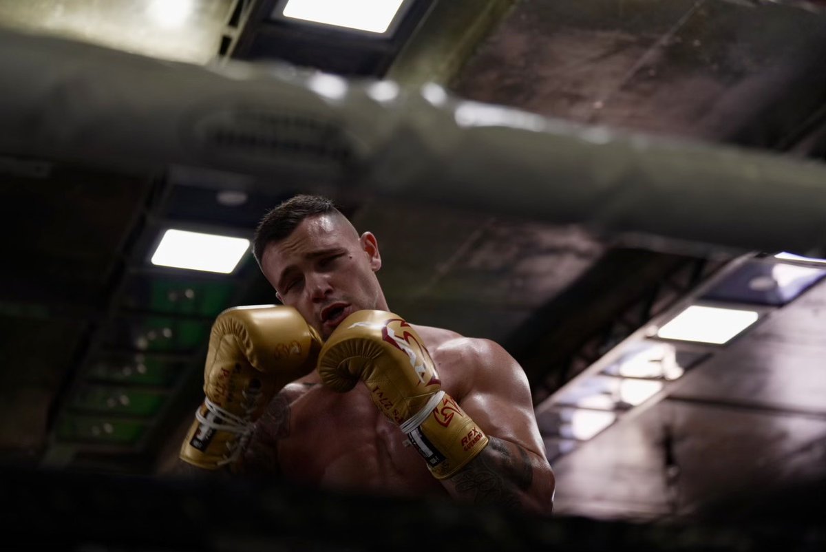 Kevlerenaboxing's tweet photo. I know my job 🥊 I take pride in what I do 😤and I’m focused and ready to fight whoever &amp; whatever stands opposite me ⌛️ I’m locked in and ready to rock 💪#AndTheNew  #Focused #Determined #ReadyForAnything https://t.co/xjl1Vrwr35