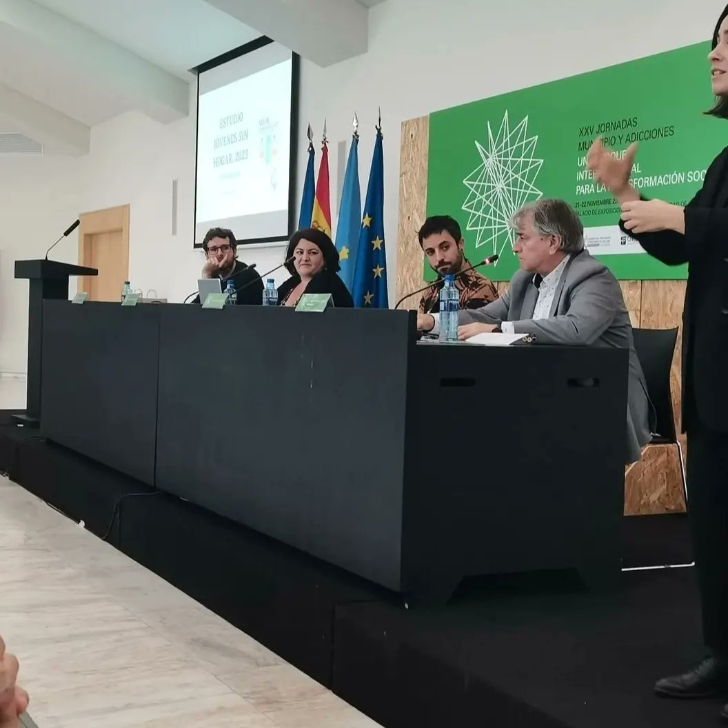 fejarfederacion's tweet photo. Mesa redonda "Una mirada interseccional en la investigación" enmarcada en las XXV Jornadas "Municipio y Adicciones, un enfoque interseccional para la transformación social" organizadas por el @aytoviedo, moderada el Presidente de @LARPA_Asturias y de Fejar, Maxi Gutiérrez #Larpa https://t.co/FcnLYWPS8s