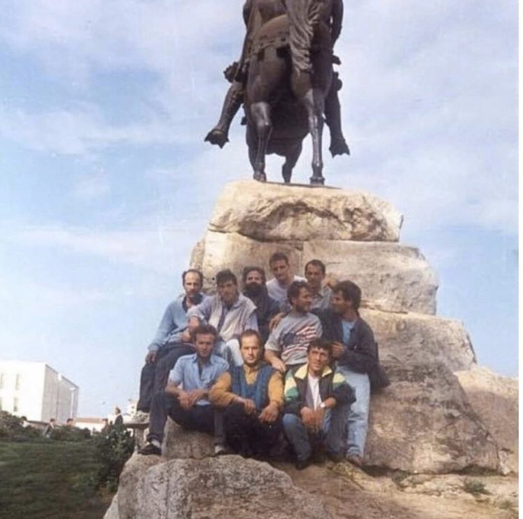 SigurimiShtet's tweet photo. Adem Jashari posing with his biggest inspiration and national hero Skenderbeu in Tirana in the 1990s with other members of the UÇK

His religion was a private matter as it is with all Albanians

RIP to the heroes 🇦🇱🇦🇱 https://t.co/bhh9jgmBpQ