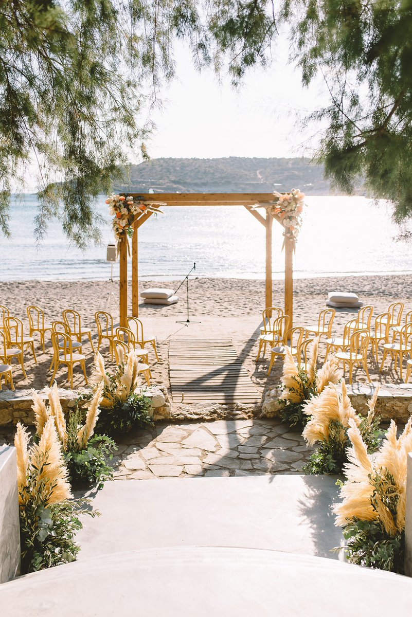 Beneath the Grecian sky, a boho love story unfolds on the Athenian Riviera. Each breeze carries whispers of free-spirited vows, as nature's beauty frames this enchanting ceremony.🧡
#BohoLoveStory #AthenianRivieraRomance #EternalVows