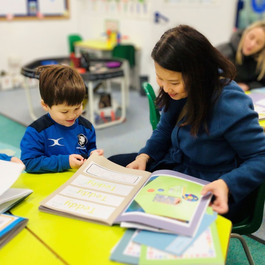 longacreschool's tweet photo. This morning children from Reception to Year 3 excitedly welcomed family members to see what theyβve been up to in class for Open Book morning!
What a great start to the day.
#LongacreSchool #SurreyPrepSchool #PrepSchool #PrePrepSchool #LongacreLife #PrePrepSchoolLife #SurreyMums https://t.co/xGMGQaZe7b