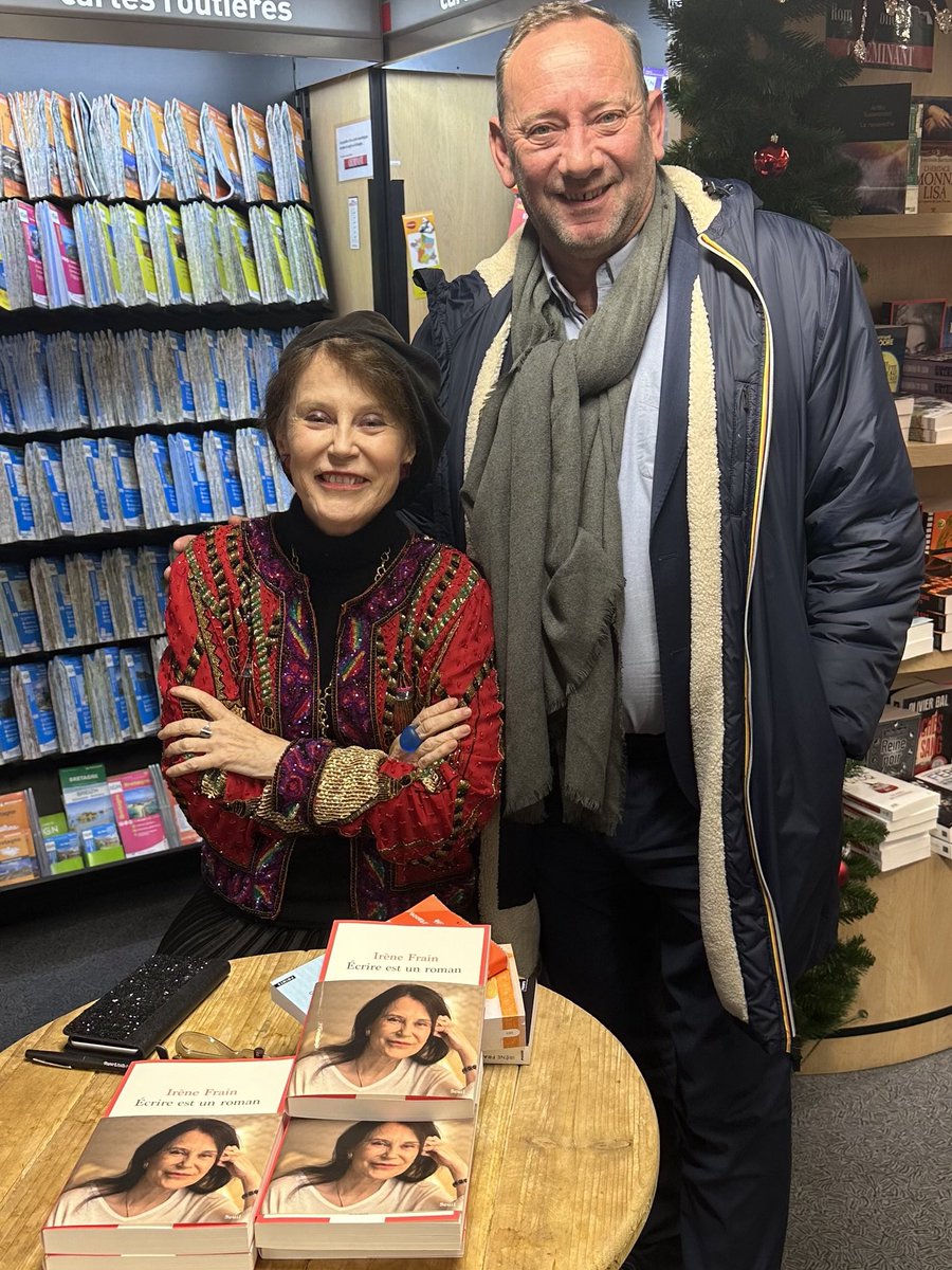 ⁦<a href="/FrainIrene/">IRENE FRAIN</a>⁩ ⁦<a href="/JYLT/">J.Y.Le Touze 🇪🇺BZH 🇺🇦</a>⁩ ⁦<a href="/jakez_bernard/">Jakez Bernard</a>⁩ ⁦<a href="/SylvieRostain/">Sylvie Rostain</a>⁩ ⁦@FiszmanNa⁩ ⁦⁦<a href="/FLeGuerneve/">Fabien Le Guernevé</a>⁩ ⁦<a href="/LeTelegramme/">Le Télégramme</a>⁩ ⁦<a href="/OuestFrance_56/">Ouest-France 56</a>⁩ Bienvenue à Vannes Irène Frain (ici avec le maire, @davidrobo56) Signature de son livre « Écrire est un roman ».