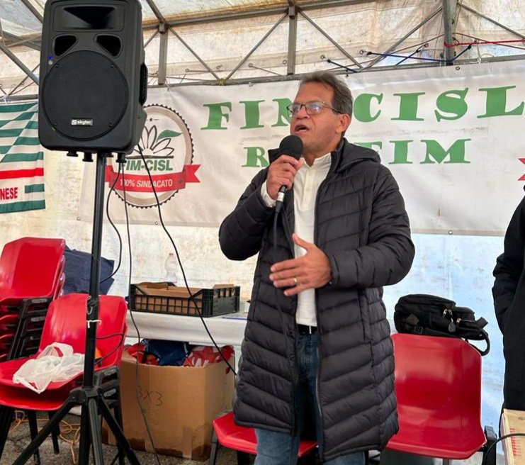 #magnetimarelli Accompagnati da rappresentanti Cisl, delegazione di sindacalisti metalmeccanici della <a href="/CUTPE/">CUT-PE</a> ha portato la solidarietà a lavoratori e lavoratrici di #Crevalcore. <a href="/filippopieri/">Filippo Pieri</a>:🗣"Massimo impegno nel contrastare con fermezza qualsiasi ipotesi di cessata attività"