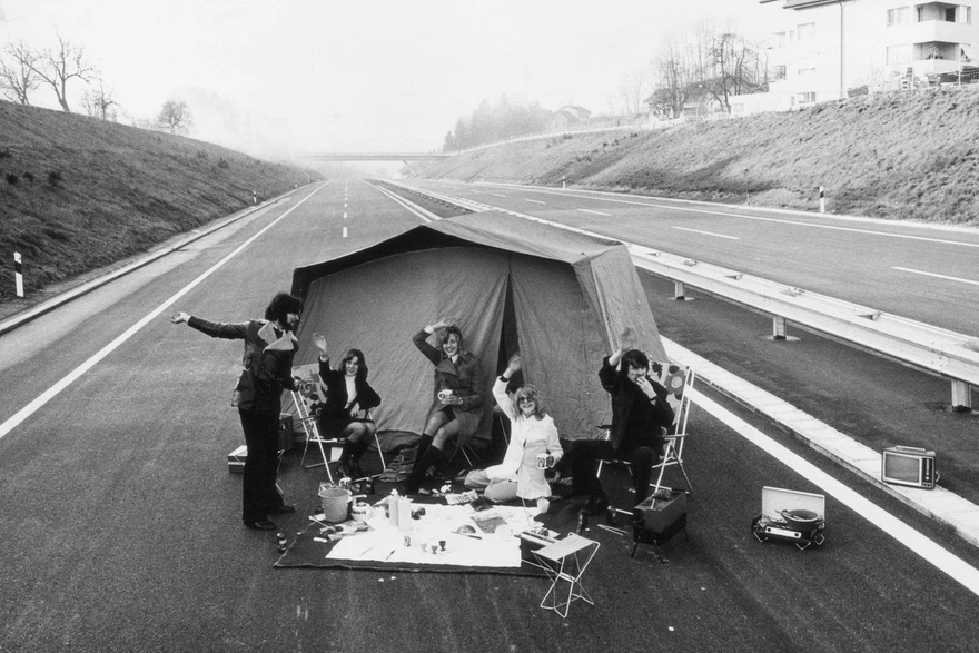 JhoBystex's tweet photo. Curiosas fotos históricas de momentos que cambiaron la economía que probablemente no hayas visto antes

Abro hilo 🧵 https://t.co/TAJyEFkmo8