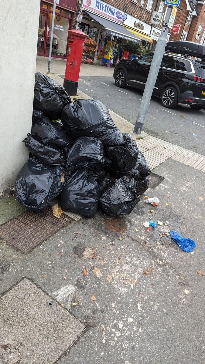 Lucy_Ware's tweet photo. @ContactKingston Thank you, to confirm, it is still there https://t.co/ExW48bERa2