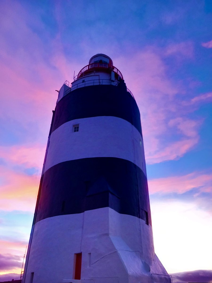 hooklighthouse's tweet image. Red sky at night… sailors delight!
What a sunset. Winter sunsets at Hook are some of the finest. 
#HookLighthouse #hooklighthouse #keepdiscovering