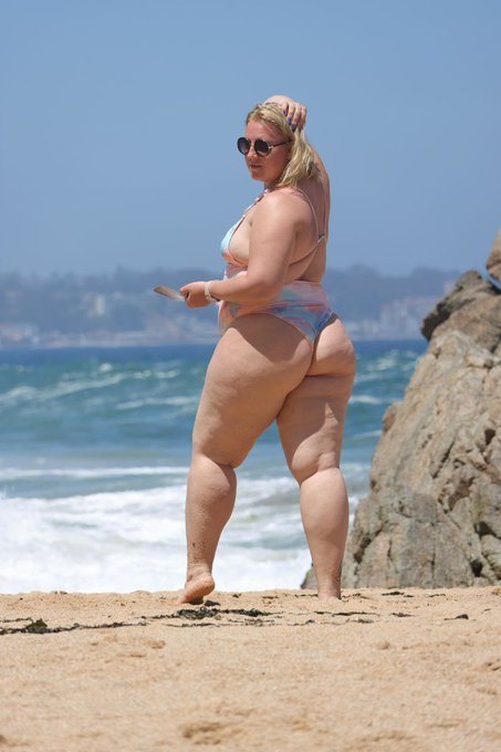 Shall we walk along the coast together? https://t.co/Uj2N0vL8hr