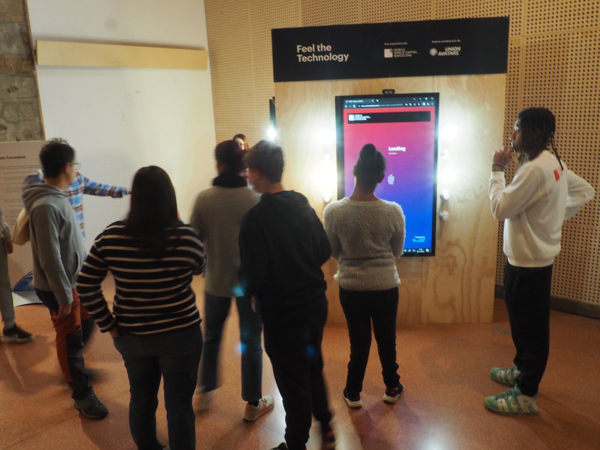 RadioSeu's tweet photo. #EnImatges La Sala de Sant Domènec de #laSeu acull l'esdeveniment #BeFuture que té com a objectiu transmetre al públic experiències tecnològiques úniques que s'han presentat al @MWCapital. https://t.co/W8j6h5hVAd @ajlaseu https://t.co/ZH1bBxzvTF