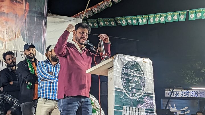 aimimjaipur's tweet photo. आज #AIMIM के औरंगाबाद सांसद @imtiaz_jaleel साहब और #AIMIM के राष्ट्रीय प्रवक्ता जनाब @warispathan और @syedasimwaqar साहब के साथ जयपुर हवामहल विधानसभा में जनसभा को संबोधित किया ! @raj_aimim

#aimim #mim #jaipur #majlis #hawamahal #imtiyazjaleel #warispathan #owaisi #pathan https://t.co/Pxo05PS1Ua