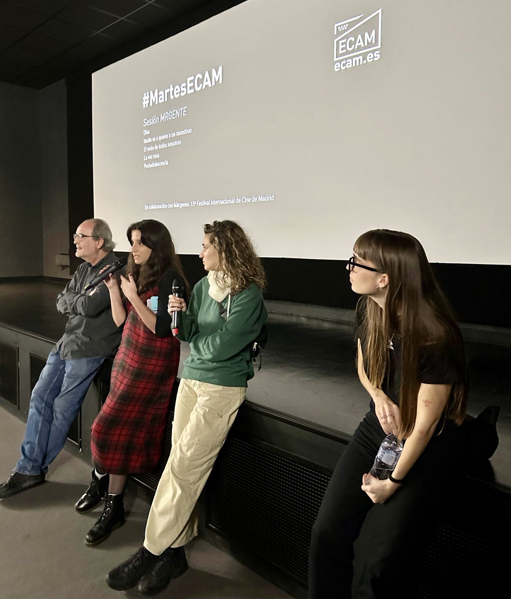 MargenesOnline's tweet photo. 📽 Ayer colaboramos en los #MartesECAM!
👉🏽 Nuestro equipo de programación presentó en primicia una selección de pelis de #MRGente, con piezas de #PaulaGonzález, #LeonorSegovia, #ClaudiaNegro y #ElviraArbós, #MarioSuárez y #MarieleElzerman, muchos de ellos alumnos de la @ECAM_. https://t.co/2tw651GJFb