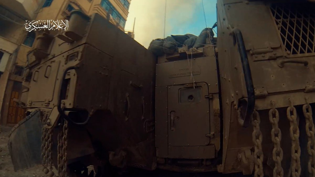 GlobalNewsScope's tweet photo. A little while later... Scenes of Al-Qassam Mujahideen targeting occupation vehicles and soldiers penetrating the Gaza City frontiers, via Al-Aqsa satellite channel. #Hamas #Yemen https://t.co/4V2Q1XqN7B