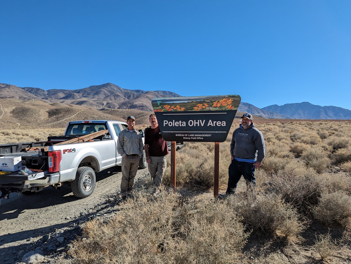 Thanks to help from our friends at Valley Outdoors, we recently installed a new sign at the Poleta OHV Area! Nice work👍 #DYK Poleta is the only open riding area within the Bishop Field Office. Visitors can learn more by visiting our website: ow.ly/9ZM650QarjJ #OHV
