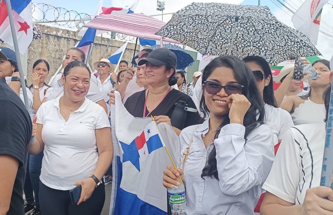 IEA_UP's tweet photo. El IEA de la UP participó de la marcha universitaria pacífica hacia la Corte Suprema de Justicia para exigir el fallo de inconstitucionalidad de la ley 406 del Contrato Minero. https://t.co/OgZVH8AMSE