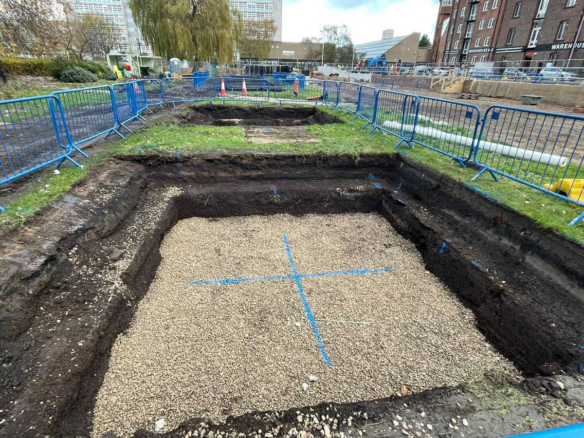 HullMaritime's tweet image. Trees pits have been excavated ahead of the arrival of the new semi-mature trees.🌳 

The tree pits in Queens Gardens are designed to protect the tree, with root management, and have access to the right amount of water for the trees to thrive.