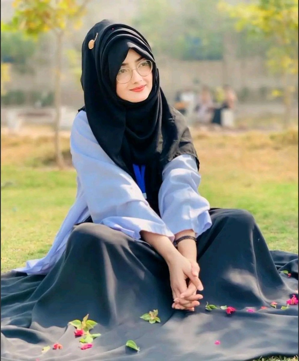 الي. يحبني بصدق بصدق بيسوي متابعه واعاده تغريد وقلب.  ويجي واتس.