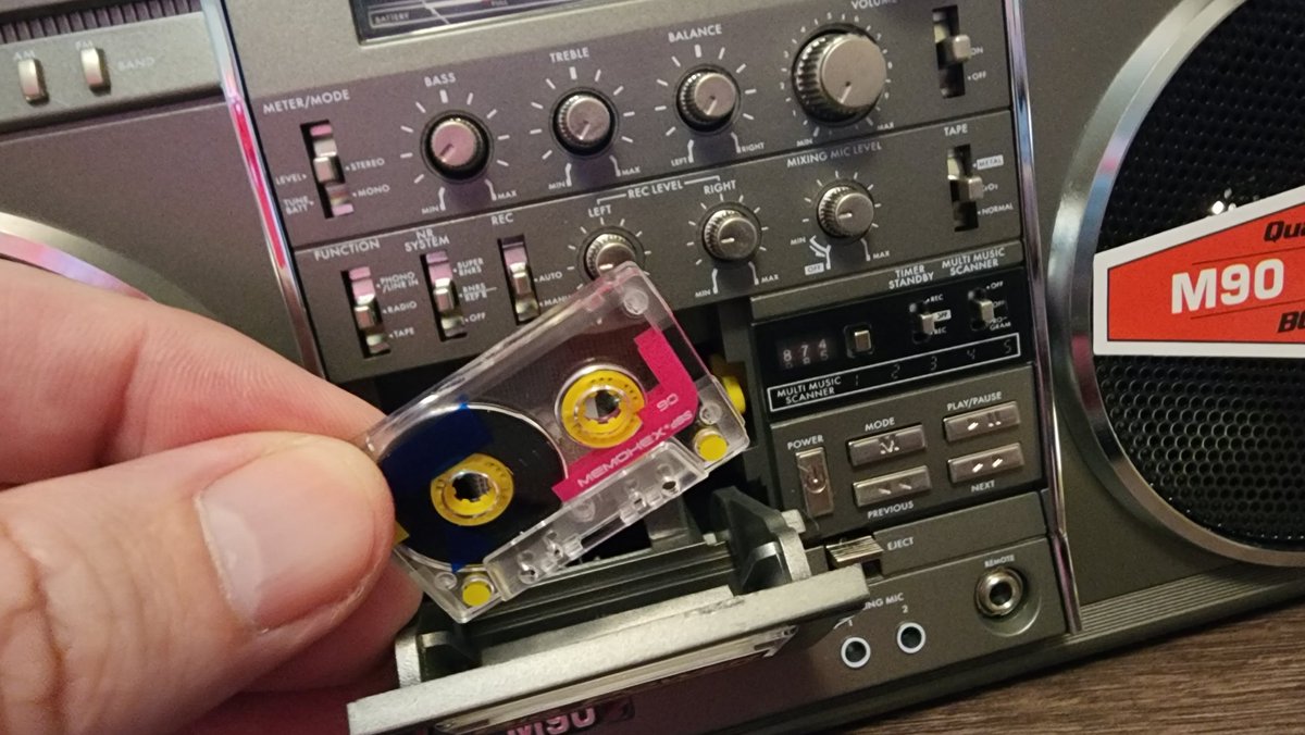 jaxfuneatsdrink's tweet image. Wanna see the coolest bluetooth speaker ever? Check out the #NewWaveToys #M90 replica.

We'll have a review up on our YouTube channel soon(ish)