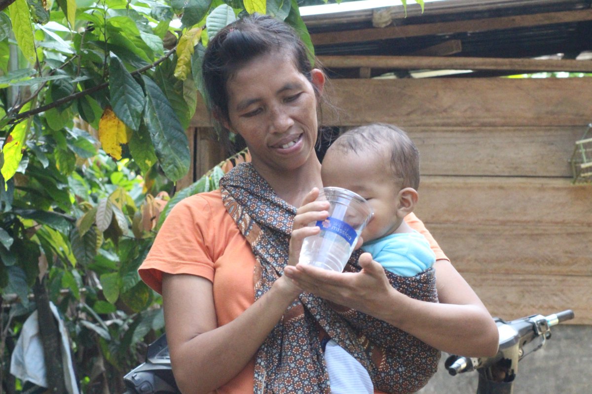 way_mitra's tweet photo. Mrs Nurnian br Simbolon &amp; with other mothers from Lae Itam Community,Indonesia are very happy with safe water program supported by @PDJF_dk&amp; @water_mission,now we no longer need to walk long distances to rivers or other water sources because water can be accessed directly at home https://t.co/JpBPhJxzVs
