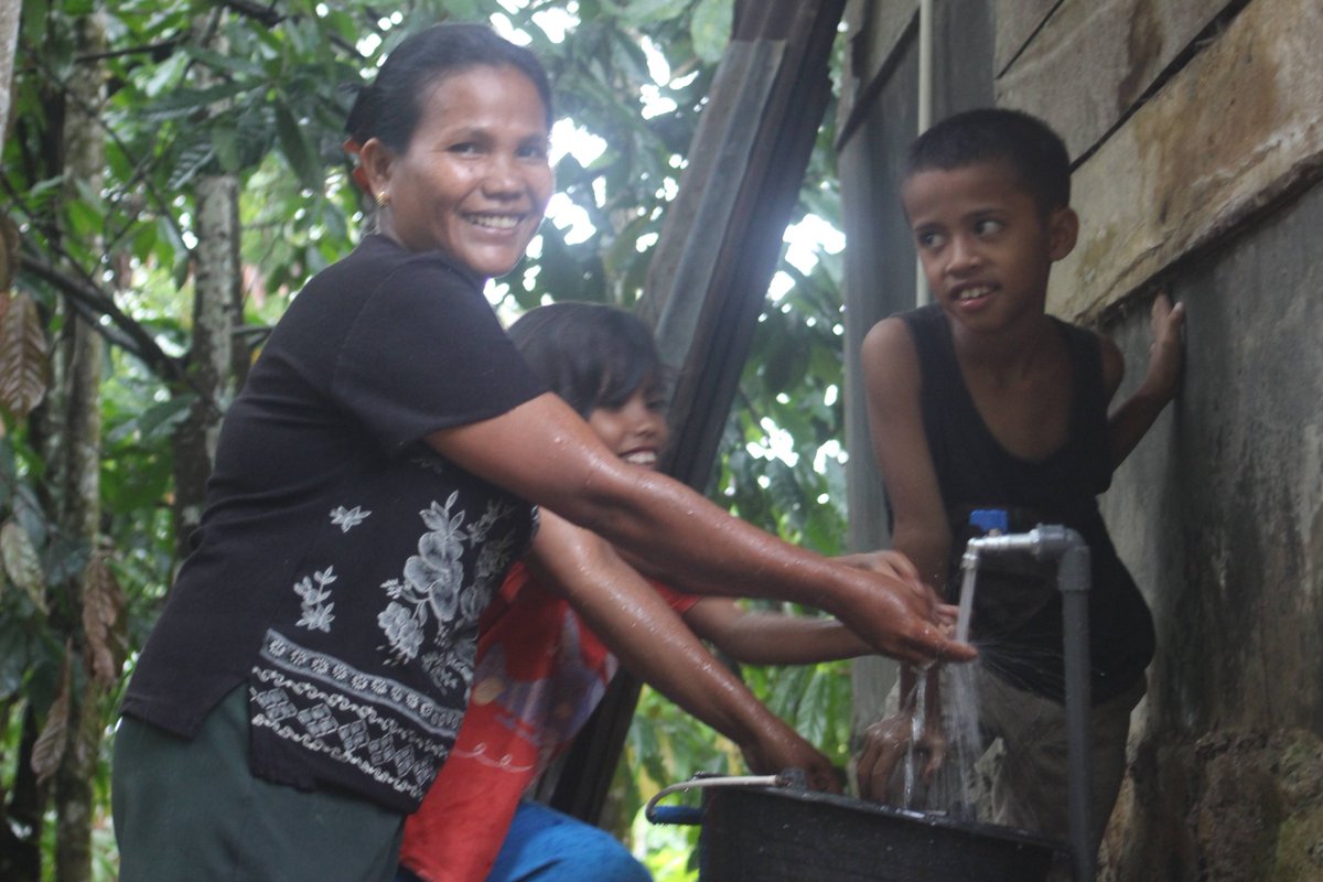 way_mitra's tweet photo. Mrs Nurnian br Simbolon &amp; with other mothers from Lae Itam Community,Indonesia are very happy with safe water program supported by @PDJF_dk&amp; @water_mission,now we no longer need to walk long distances to rivers or other water sources because water can be accessed directly at home https://t.co/JpBPhJxzVs