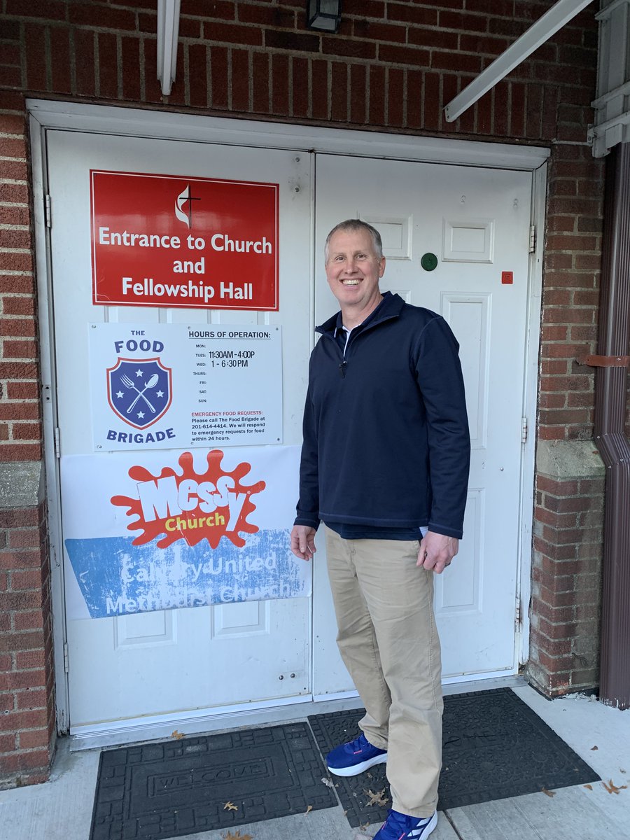 RobergeES's tweet photo. A big shout out to the Roberge 4th grade for holding their annual food drive.  They surpassed their goal and collected a total of 1,287 items to donate to The Food Brigade in Dumont.  Because of their generosity, the food pantry was able to feed 1,200 families. https://t.co/g67mVrDPqY