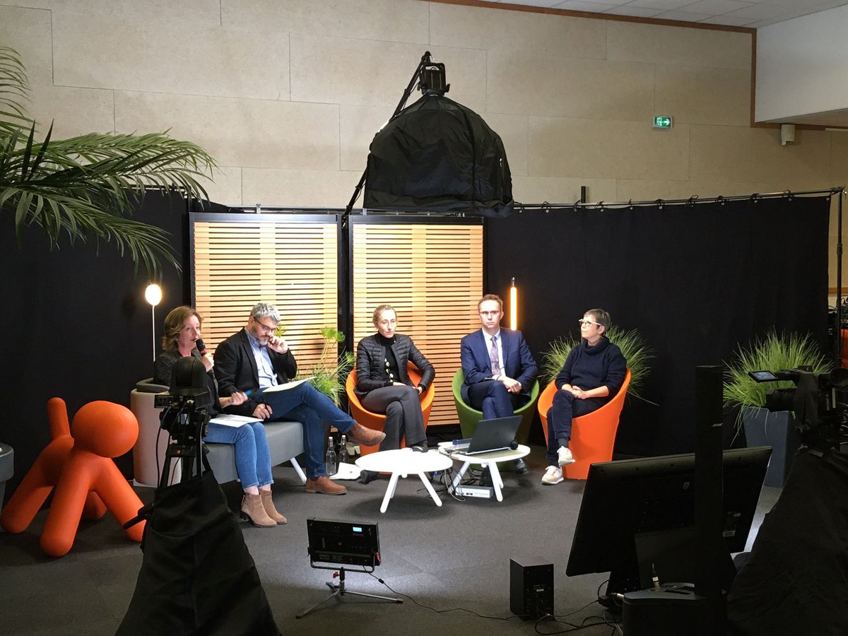 UnivAngers's tweet photo. Dans le cadre de la Semaine européenne pour l’emploi des personnes en situation de handicap, l’UA organise ce soir 1 table ronde : Ressources humaines et handicap. Avec des professionnels et des représentants du monde universitaire. A suivre en live 👉🏽 https://t.co/jkIAzUrWvA https://t.co/N1cRRua1Ec