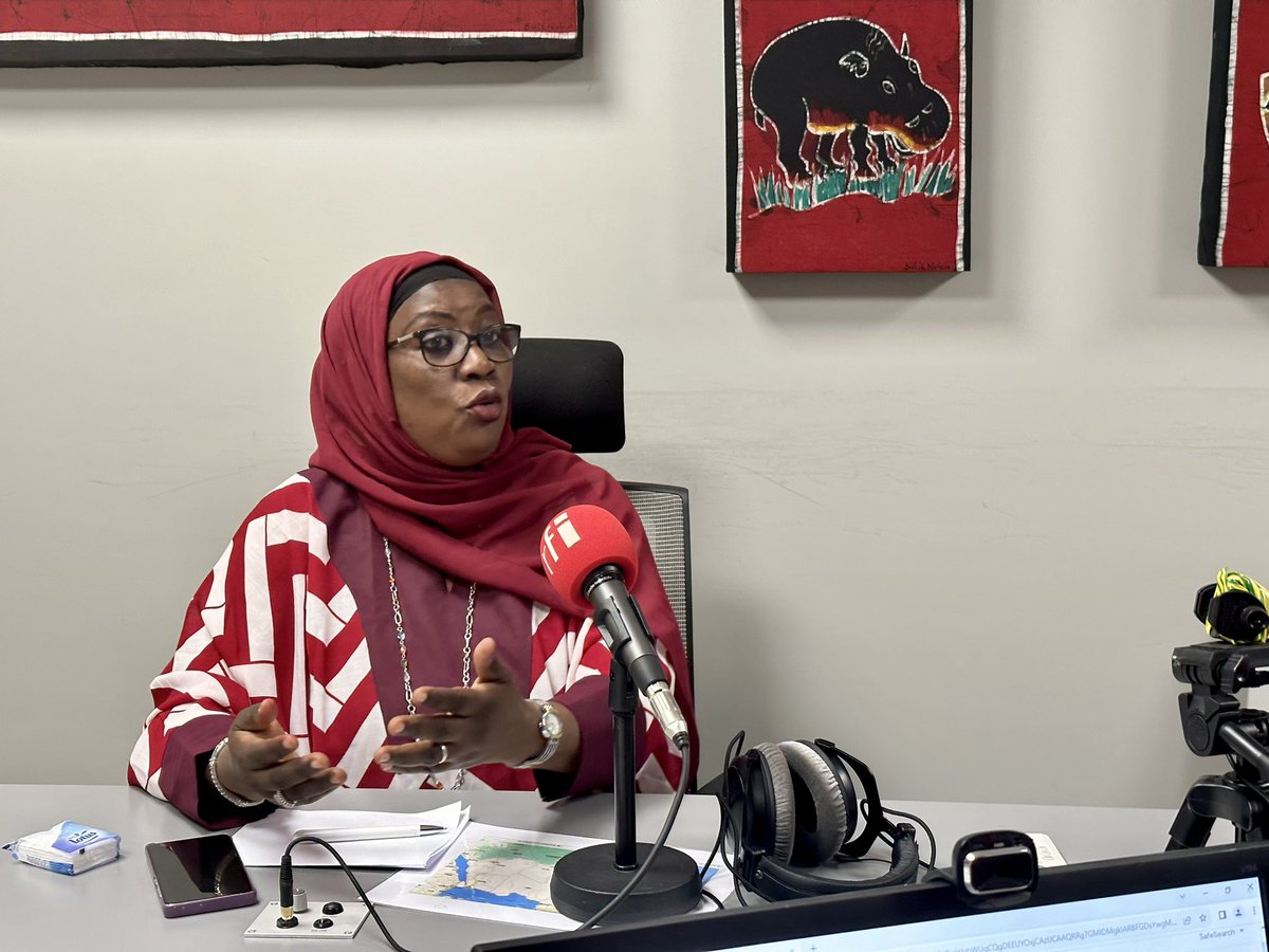#OnAirNow 🎙️
 <a href="/DjenabaWNdiaye/">Djenaba Wane Ndiaye</a> coordinatrice d’<a href="/onufemmesSN/">ONU Femmes Sénégal</a> était sur les ondes de <a href="/RFI_Ff/">RFI Fulfulde</a> pour sensibiliser les communautés sur la violence basée sur le genre et parler de la campagne des 16 jours d’activisme qui débute ce samedi 25 novembre.🟠
#PasdExcuse #Amulcétadir
