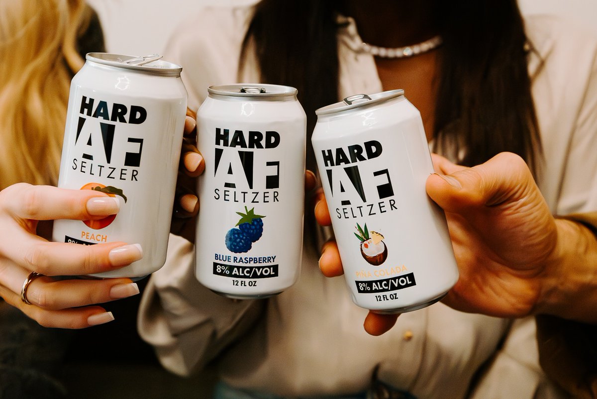 GACrown's tweet image. Spice up your Thanksgiving celebration with something beyond the usual beer or wine. Dive into the fun with @hardafseltzer ! 🍂🥂

#ThanksgivingCheers #HardAF #happythanksgiving #seltzer