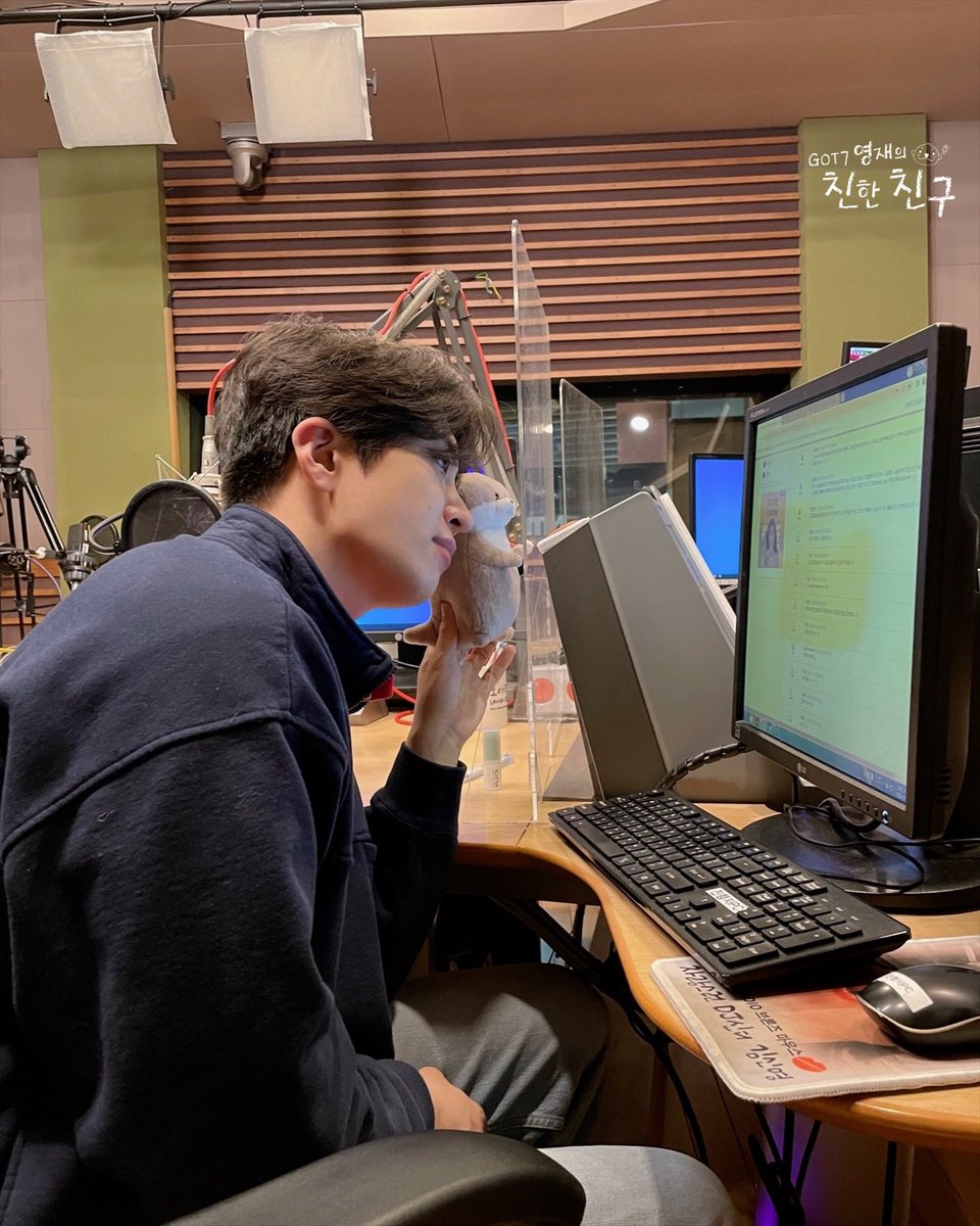 mbcbf_ever's tweet photo. 🦦친친🦦

퉤근 전, 다정하게 미니게시판을 살펴보던
두 수달의 모습... 훈훈하네용 ☺️👍

#MBC #RADIO #GOT7영재의친한친구 #친한친구 #친친 #달친친 #달디 #GOT7 #갓세븐 #영재 #YOUNGJAE https://t.co/PkiqSD8F92