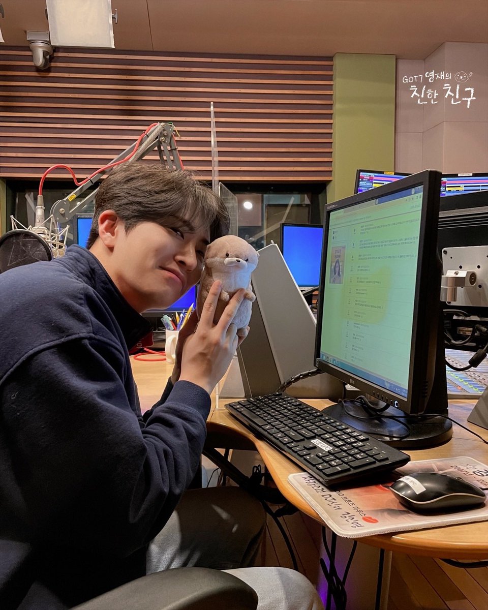 mbcbf_ever's tweet photo. 🦦친친🦦

퉤근 전, 다정하게 미니게시판을 살펴보던
두 수달의 모습... 훈훈하네용 ☺️👍

#MBC #RADIO #GOT7영재의친한친구 #친한친구 #친친 #달친친 #달디 #GOT7 #갓세븐 #영재 #YOUNGJAE https://t.co/PkiqSD8F92