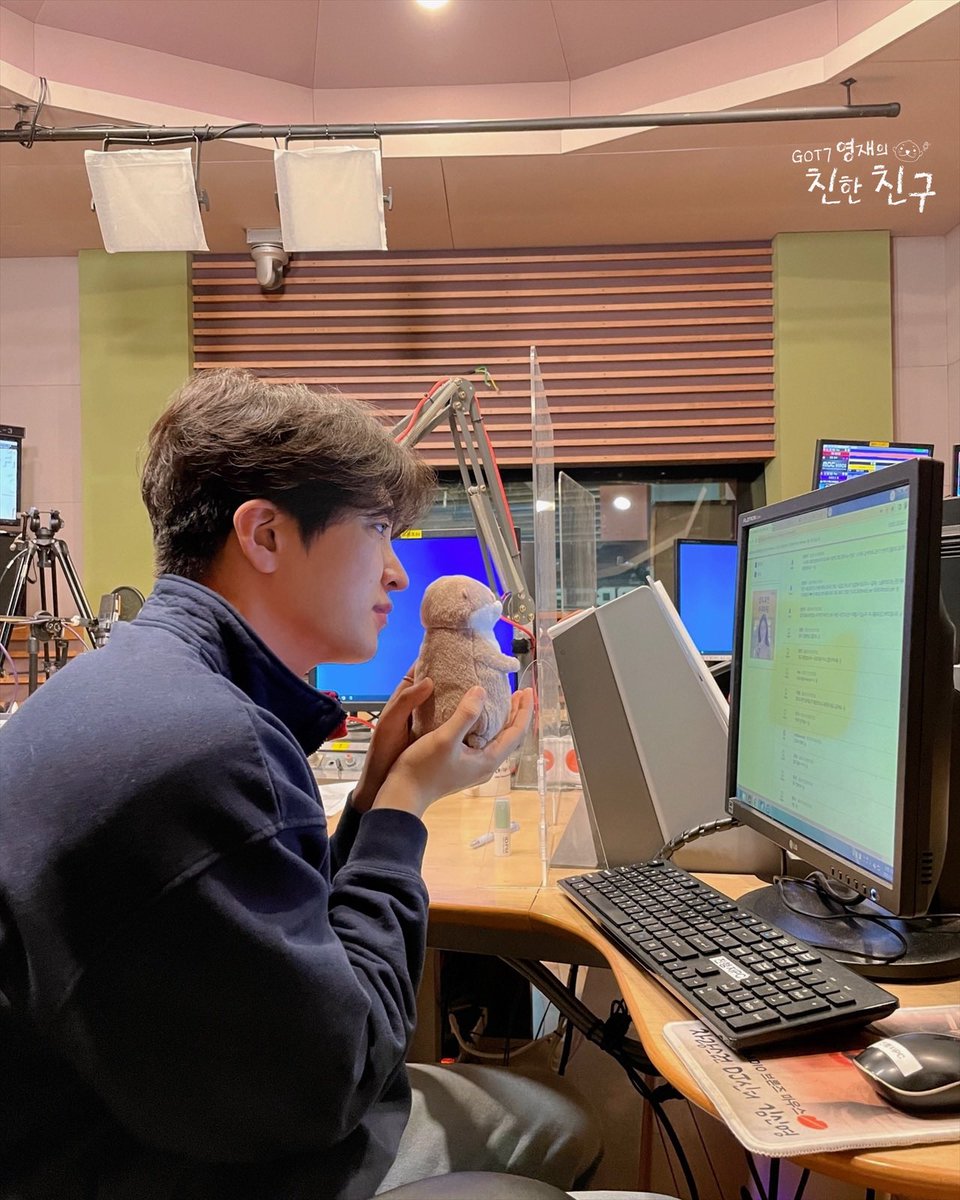 mbcbf_ever's tweet photo. 🦦친친🦦

퉤근 전, 다정하게 미니게시판을 살펴보던
두 수달의 모습... 훈훈하네용 ☺️👍

#MBC #RADIO #GOT7영재의친한친구 #친한친구 #친친 #달친친 #달디 #GOT7 #갓세븐 #영재 #YOUNGJAE https://t.co/PkiqSD8F92